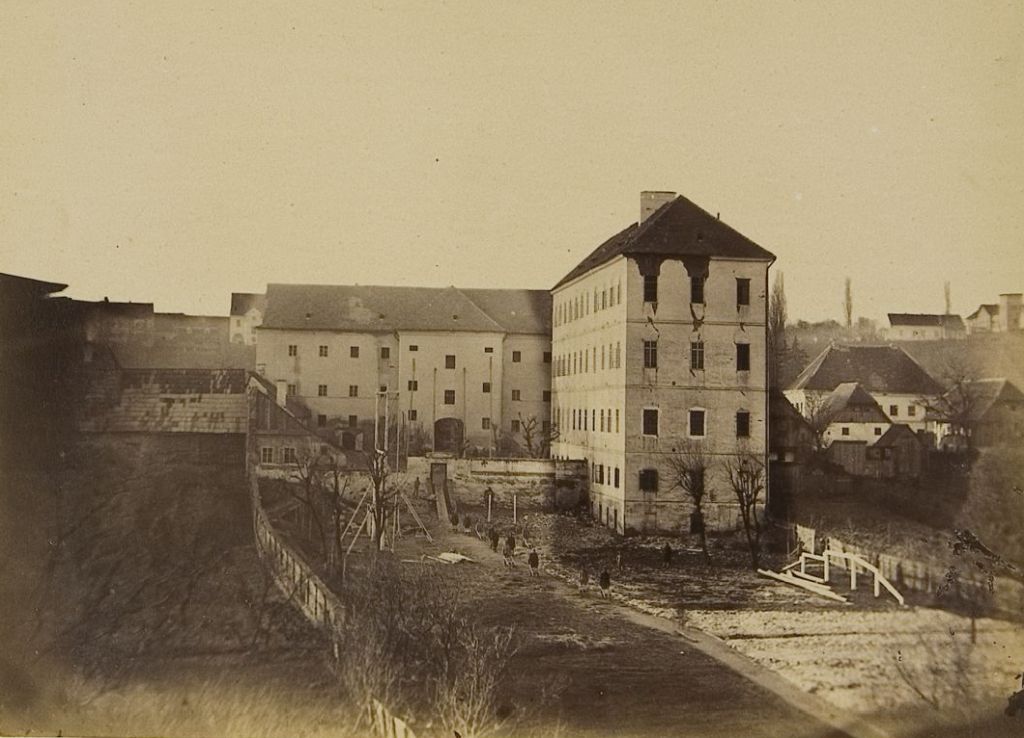 Gornji grad. Kadetska škola nakon potresa 1880. godine
